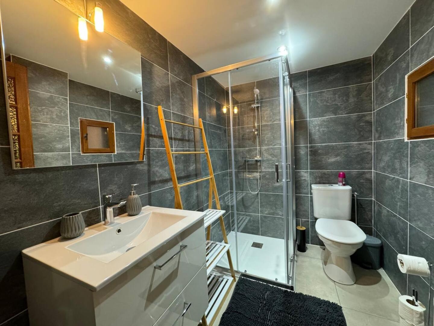 Les Chambres Tonics Montrevel-en-Bresse Bagian luar foto
