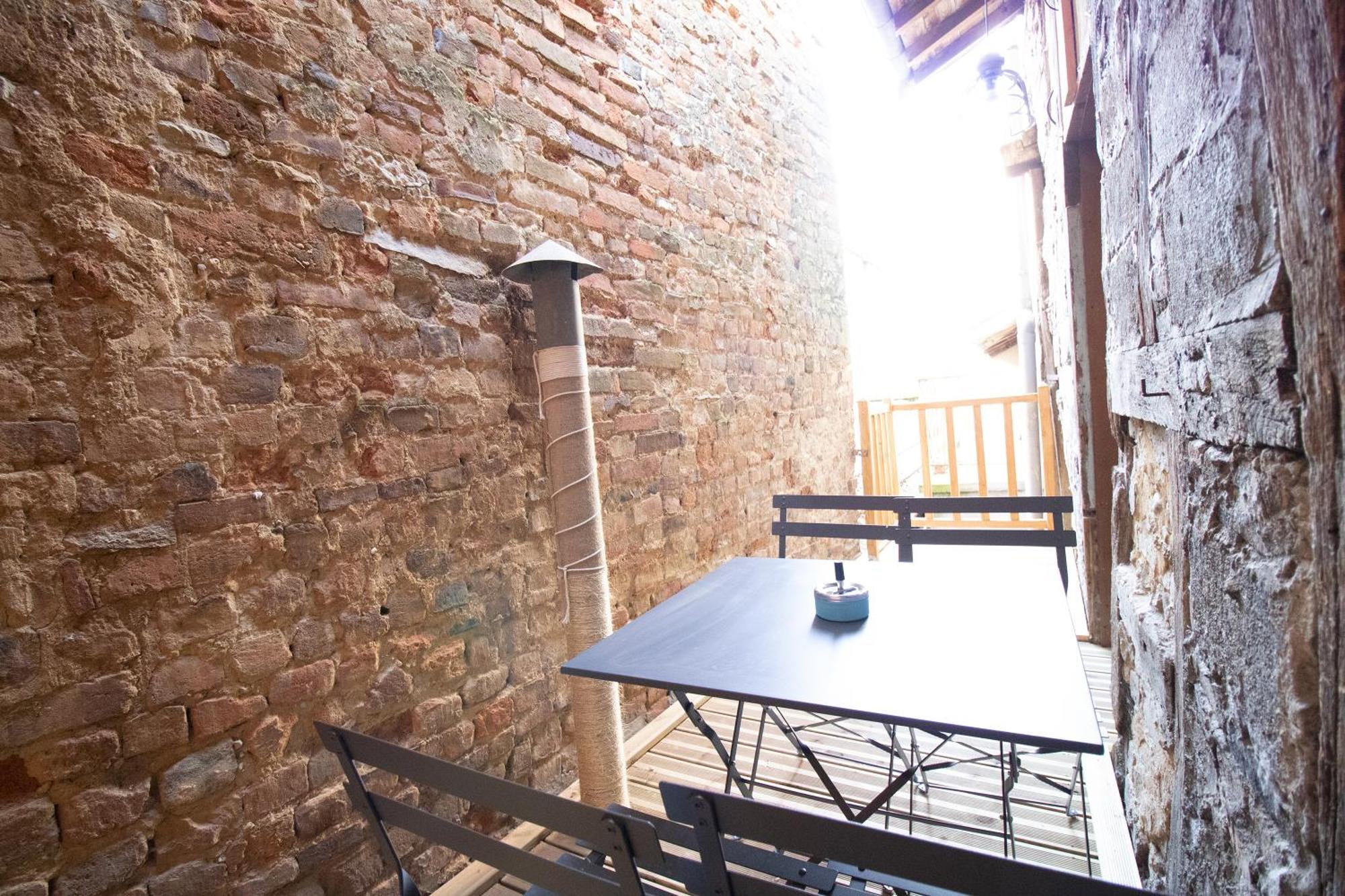 Les Chambres Tonics Montrevel-en-Bresse Bagian luar foto